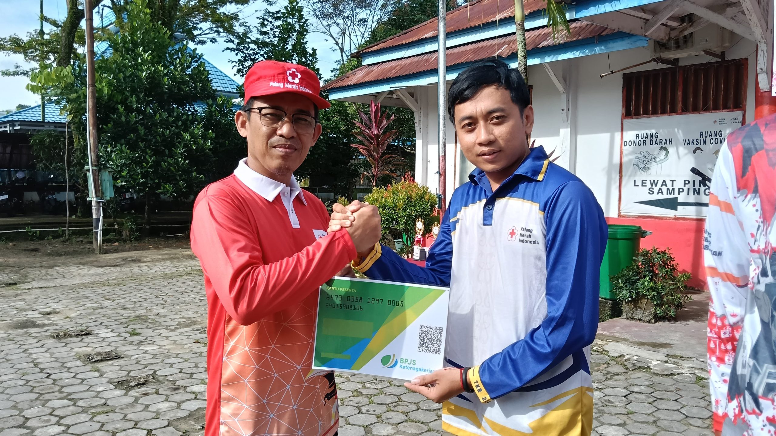 PMI KOTA TARAKAN BERIKAN ASURANSI BPJS KETENAGAKERJAAN KEPADA 50 RELAWAN