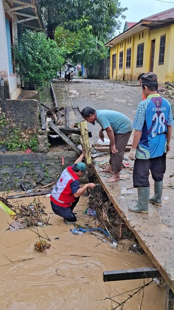 RESPON PMI KABUPATEN NUNUKAN ATAS BANJIR  DAN TANAH LONGSOR
