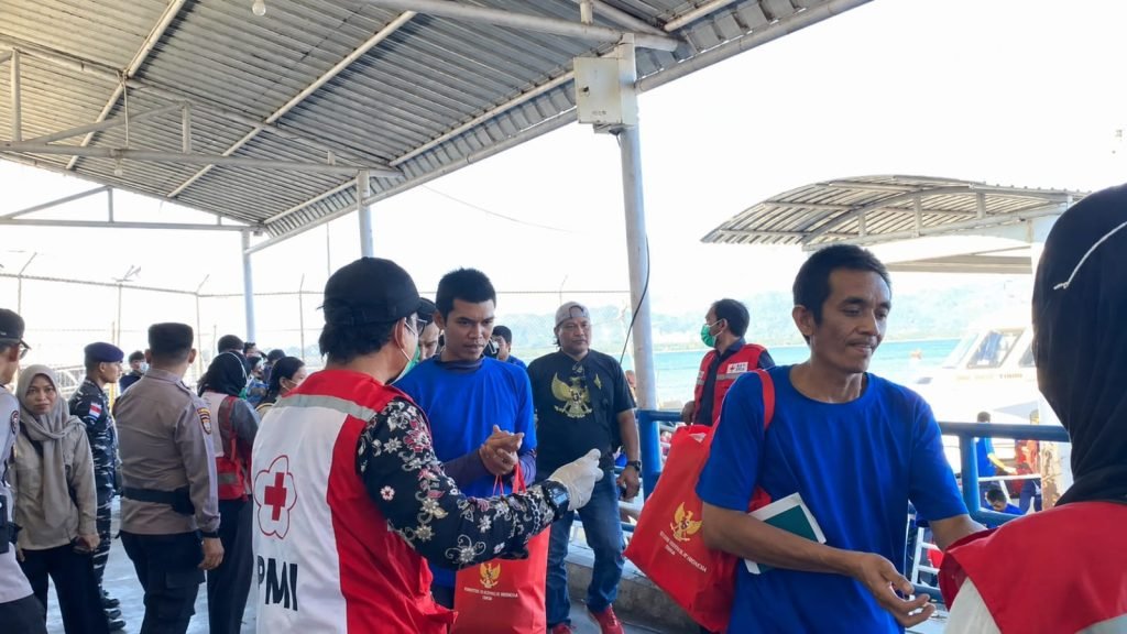 TANTANGAN RELAWAN PMI NUNUKAN, TAK MUDAH DAMPINGI WNI YANG DIDEPORTASI