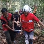 KORBAN JATUH  DI AIR TERJUN 5 WISATA BINUSAN, PMI DAN BPBD NUNUKAN SIGAP LAKUKAN EVAKUASI