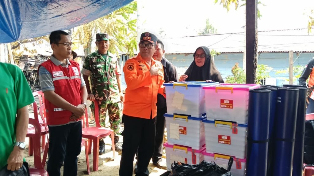 PMI DAN PEMKOT TARAKAN SALURKAN BANTUAN BAGI KORBAN KEBAKARAN RT 5 KARANG BALIK