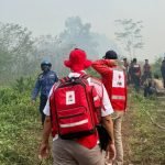 PMI BULUNGAN KERAHKAN PERSONEL RESPONS KEBAKARAN HUTAN DAN LAHAN DI TELUK SELIMAU