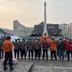 SINERGI LINTAS INSTANSI  PMI NUNUKAN BAGIKAN MASKER KEPADA PENGENDARA