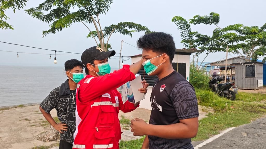 TIM GABUNGAN LANJUTKAN PEMBAGIAN MASKER HARI KETIGA DINUNUKAN
