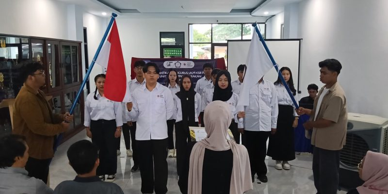 Pembacaan Ikrar Pengurus KSR PMI Unit STMIK PPKIA