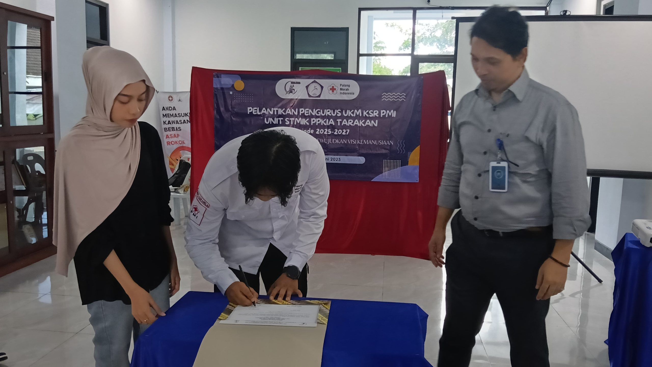 Penandatangan SK Pengurus KSR PMI Unit STMIK PPKIA